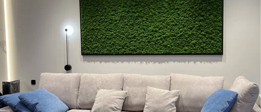 Фото композиции из стабилизированного мха в интерьере